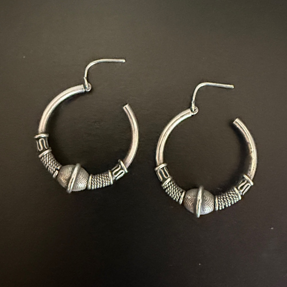 Vintage Balinese silver hoop earrings. 925 silver